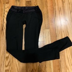 Gym shark leggings